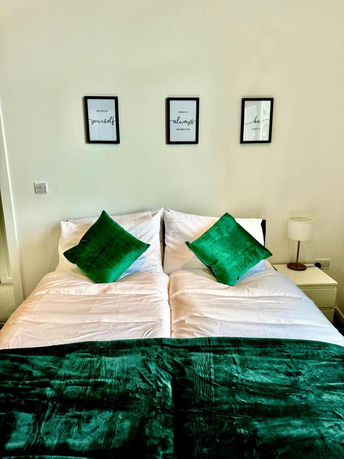 Three Bedroom House By Peacegrove Homes Short Lets & Serviced Accommodation Brighton With Free Wifi & Pet Friendly Kültér fotó